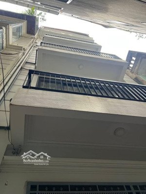 bán nhà hào nam - đống đa - 5 tầng xây chắc chắn - gần ô tô - có ban công - 2 thoáng - nhà siêu đẹp