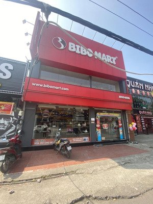 cho thuê nhà mặt phố quang trung , hà đông, dt 70m2x3t, mt 7m, đoạn kd đẹp, thông sàn, vỉa rộng.