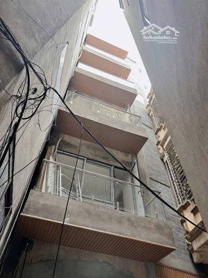 siêu hot phân khúc 11 tỷ cầu giấy có toà nhà ccmn 6 tầng thang máy dòng tiền 55tr/tháng 660tr/năm