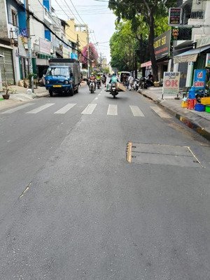chủ bán gấp nhà mặt tiền đường lớn trung tâm tân phú cách đầm sen 5phút-nhà mới 2 tầng
