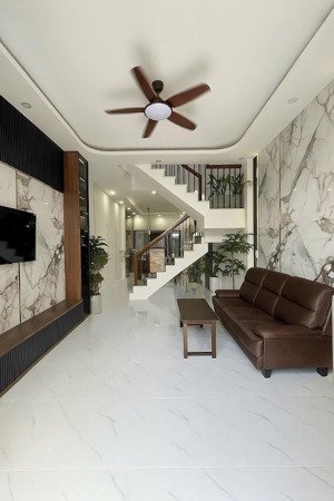 cho thuê nhà mới trệt lầu 3 phòng ngủ full nội thất kdc phú an