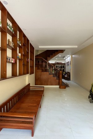 chính chủ cần bán nhà trung tâm long biên -oto tránh -dân trí cao