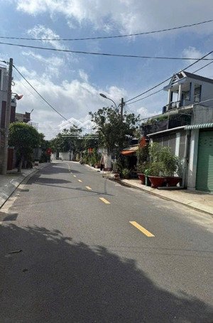 bán nhà mặt tiền đường nhựa 10m l,xã tân hiệp, dt: 5,30 x 27 (141m2 full thổ cư)