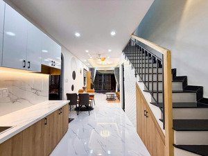 trống lại siêu phẩm căn hộ duplex bancon ngay mặt tiền, sát bên đại học ufm, gần cầu tân thuận tây