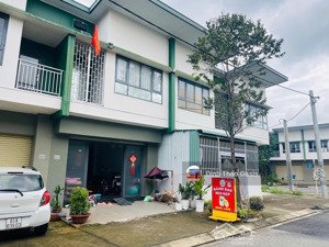 chủ về đài loan nên cần bán căn nhà đẹp, giá tốt gần trường đại học việt đức bình dương