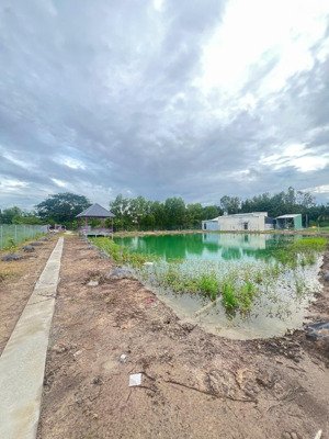 bán đất khu nghĩ dưỡng tại tt cần giuộc, long an, giá 1,45 tỷ, diện tích 2000m2 (thổ cư 173m2)