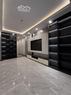 bán nhà ngọc lâm, 60m, 5 ngủ ,thang máy, gần hồng tiến, mới tinh ,chỉ 11.2 tỷ