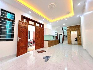 bán nhà phú thượng tây hồ - nhà có thang máy, mỗi tầng 1 phòng nhà mới 5 tầng - 33m