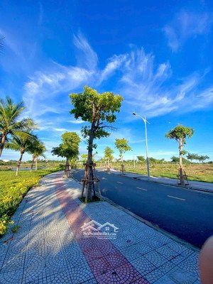 bán lô góc ngã 4 khu đô thị sinh thái hòa xuân (khu vực đầm sen)