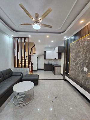 nguyễn văn cừ - dt 35 m2 chỉ 7.6 tỷ - 5tầng - full nội thất