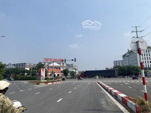 bán nhà xuân phương ,nam từ liêm, ô tô đỗ cửa ,mặt tiền rộng 6m ,gần trường fpt, đại học đông á