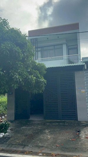 bán nhà thành phố mới 1trệt1 lầu, 3pn-2wc, nhà còn mới sạch sẽ. phường bình dương, tp.hcm giá 3,5ty