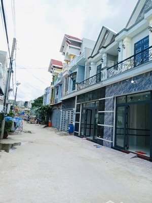 kề chợ thủ đức nhà 3 tầng - 65m2 - 4pn - 5,4 tỷ - vào ở ngay - kha vạn cân, linh tây, thủ đức.