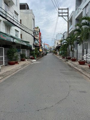 bán nhà (56m2) 3pn sổ mới 2025 giáp tên lửa chỉ 5.8 tỷ vị trí: hẻm 6m ô tô vào nhà,