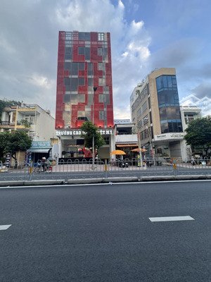 bán toà nhà văn phòng mặt tiền phạm văn đồng- hầm 6 tầng- hđt 250tr/tháng-giá 49 tỷ tl