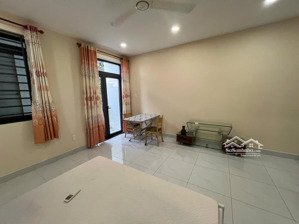 phòng ban col tách bếp full nội thất 45m2 đường phạm hùng giao nguyễn văn linh, q7, q8. giá 6 triệu