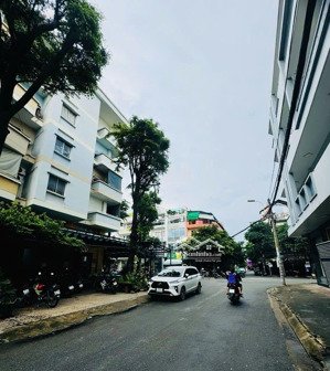 8 tỷ 400 thương lượng, bán nhà 4 tầng mặt tiền, nhà chất lượng, dt : ngan 4,5 mét - dài 12 mét.