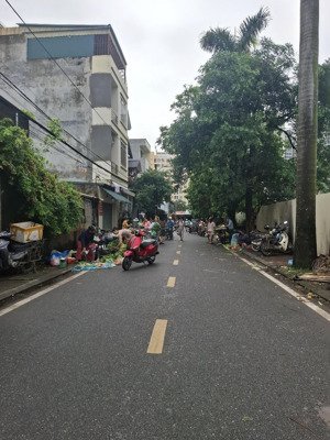 bán đất cự khối long biên hà nội diện tích : 50m2 * 4m * 4,3 tỷ ôtô chánh 2 xe máy thông