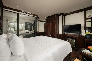 bán mp. hai bà trưng ,vew vườn hoa dt 220m2 x 3t mt 11m( 160 tỷ)