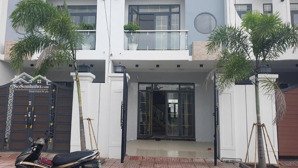 chính chủ cần bán nhà giá tốt ngay trung tâm bình chánh vị trí: xã bình chánh, huyện bình chánh