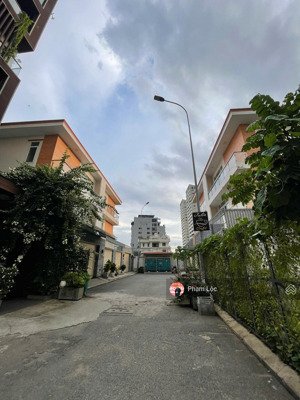 bán đất mt nguyễn văn hưởng, p.thảo điền, q.2 dt:20x25 cn:480m2 giá: 100 tỷ tl