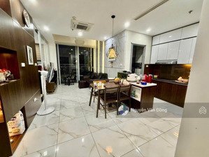 vợ chồng tôi cần bán căn hộ duplex view hồ bơi tầng đẹp, sổ đỏ sẵn giao dịch, full nội thất đẹp