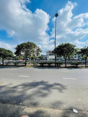 bán nhà 4 tầng hoàn công đủ, 31m², chỉ 5,7 tỷ lê văn sỹ, quận 3.