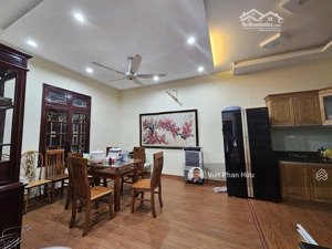 biệt thự lạc long quân gara ô tô trong nhà vài bước ra hồ tây ngõ thông rộng