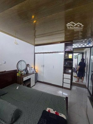 siêu rộng,52m rộng thoải mái. ô tô nhỏ đỗ cửa. 10m ra đường ô tô to rộng vô tư. ngõ thẳng tít tắp