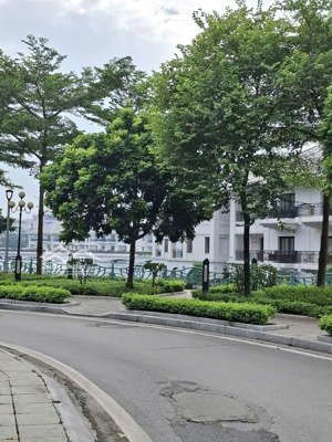 bán nhà lô góc lạc long quân - mặt tiền quyền lực - ngõ thông - 60m - 5 tầng - 11.9 tỷ.