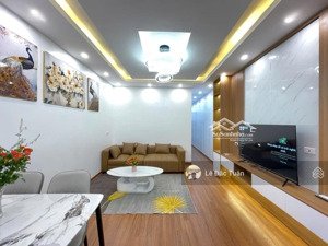tập thể tầng 2 trần quốc hoàn, cầu giấy 100m2 3 ngủ 2 vs sổ đỏ riêng chỉ 4 tỷ hơn