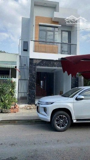 nhà lầu mới đẹp, mặt tiền gần chợ thủ đức. thông số lớn 5x16. chỉ hơn 8 tỉ.