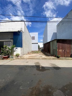 bán lô đất sổ hồng riêng giá chỉ 2 tỷ 250 - đường xe hơi 6m - cách chợ long phước 200m