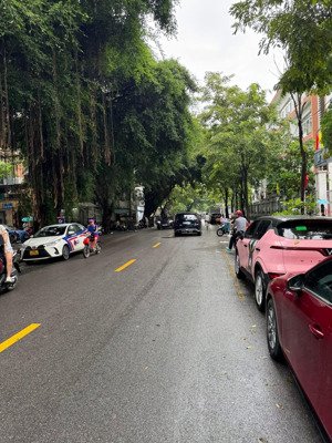 bán toà nhà văn phòng mặt phố hoà mã, hai bà trưng; 187m2, 8 tầng thang máy, 170 tỷ còn lùi