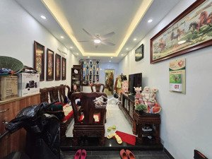 nhà đẹp đội cấn 33m 6 tầng thang máy - giá 10.6 tỷ