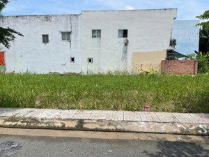 bán gấp lô đất ngay đường huỳnh thúc kháng , phường 7 . cà mau . diện tích 125m2 , bao giá 590tr.