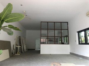 siêu hót ! biệt thự ,cho thuê ,giá chỉ 100 triệu, gồm 4 phòng ngủ 4 nhà vệ sinh .