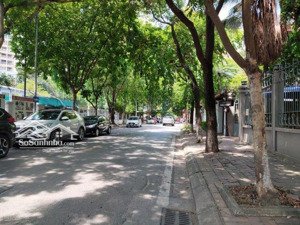 bán nhanh căn nhà plô giá chỉ hơn 17 tỷ, tại nguyễn khang, cầu giấy trung hòa. dt 45m²,