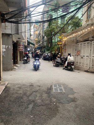 siêu phẩm cầu giấy-nhà đẹp 5 tầng -dt 35m ngõ nông gần phố -nhỉnh 7 tỷ