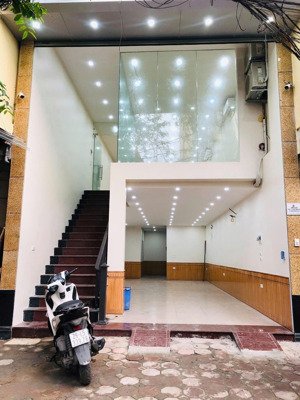 chính chủ cho thuê nguyên căn 5 tầng tại ngõ 100 trung kính. 350m2 giá 54tr/tháng. lh 