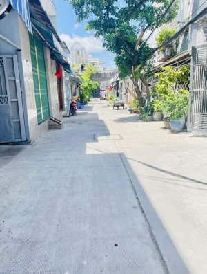 thông số đẹp 5x16 - nhà 3 tầng - 4pn - giá thơm 5,8 tỷ - ngay đh cảnh sát, linh tây, thủ đức.