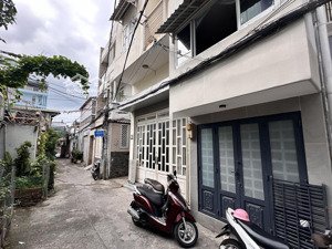 nhà 4 tầng - tại quận 7 - mà chỉ nhỉnh 1 tỷ