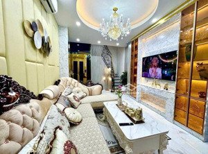 bán nhà riêng tại phường kim liên, dt 40m2, thang máy, nội thất nhập khẩu chỉ hơn 8 tỷ