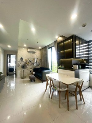 cho thuê căn hộ 2 phòng ngủ góc full nội thất xịn đẹp view hồ bơi chung cư the emerald golf view