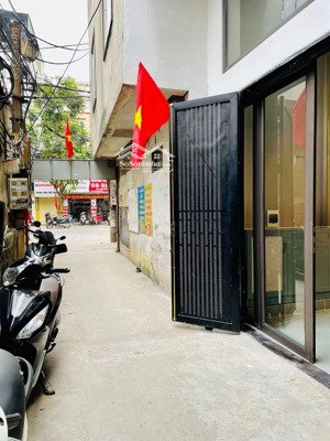 5m ra phố thái thịnh, ngõ rộng 4m, 5 tầng full nội thất, 35m2 mt 4.6m chào 8.2 tỷ