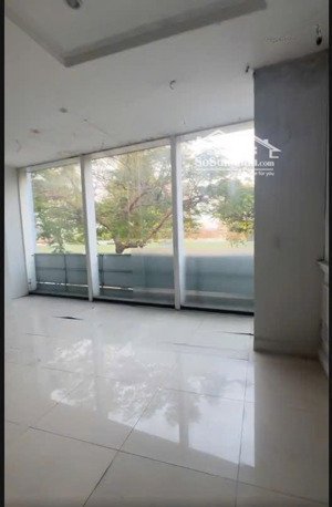 bán mt 261b lý thường kiệt. 7x 16m. 2 tầng. đối diện đh bách khoa.lề đường 10m. giá 65tỷ