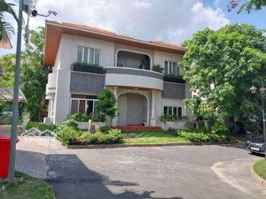 biệt thự khu compound phú gia -phú mỹ hưng , giá tốt nhất thị trường .