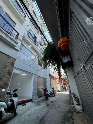 bán nhà phúc lợi 6 tầng xây mới- ô tô vào nhà- 6.x tỷ