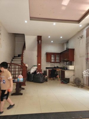 bán nhà bồ đề,long biên dân xây 42m 4tầng mặt tiền rộng 4m7 ,mặt ngõ ô tô tránh giá chỉ 6,x tỷ