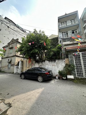 bán gấp nhà yên nghĩa ô tô tránh dt: 200m2 x 4 tầng mt: 10 mét nối đường vành đai 4 giá đầu tư